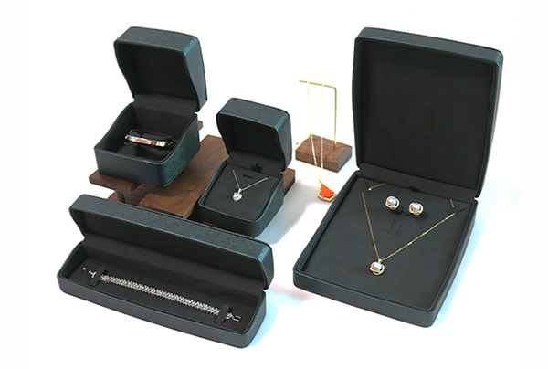 1763621746666565.jpg Black Luxury Leather Jewelry Box.jpg